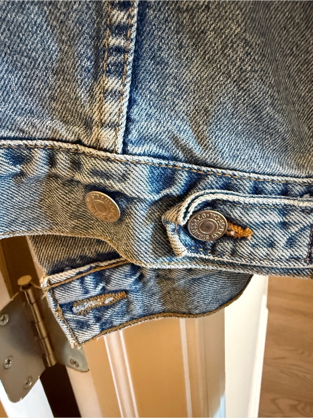 Levi's Light Blue Denim Trucker Jacket - Picture 6 of 7